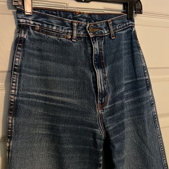 Authentic vintage, wide, leg 70s denim blue jeans. Back pocket pattern detail - Picture 6 of 8